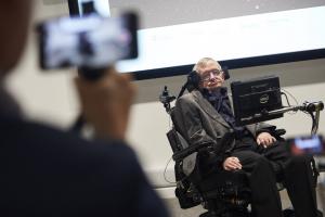 La Universidad de Cambridge dice que Hawking deja un 