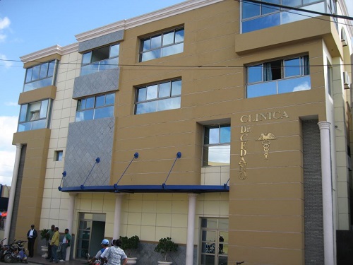 fachada del edificio de la Clinica Cedano, en la provincia La Altagracia.