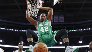 Horford guía triunfo de los Celtics en primer partido de playoffs