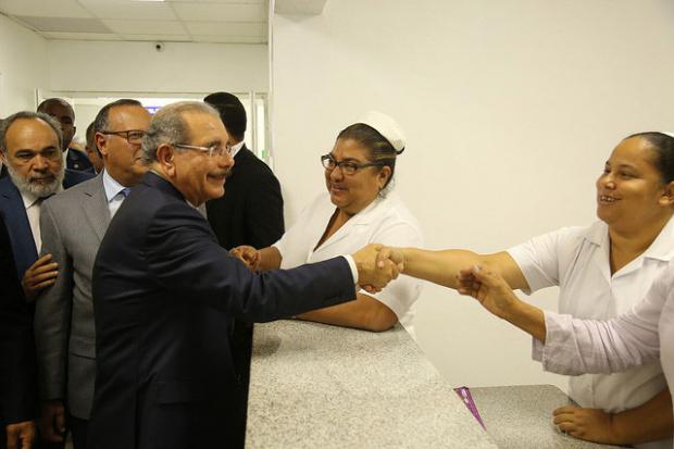 Medina durante la entrega del hospital 