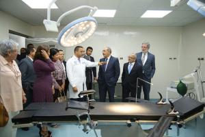 Danilo entrega hospital a comunidad de Fantino