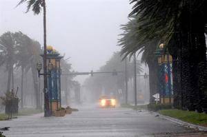 Mar&#237;a se vuelve hurac&#225;n cuando el Caribe y Florida a&#250;n se recuperan de Irma