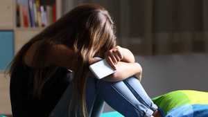 Expertos debaten sobre programas de desarrollo emocional para evitar depresión y violencia entre los jóvenes