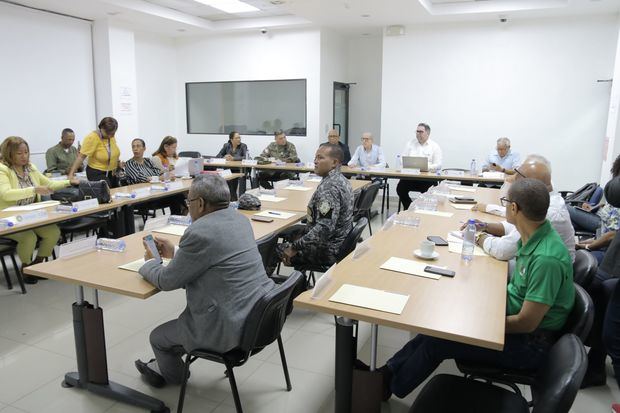 Reunión de la Comisión Nacional de Emergencia.