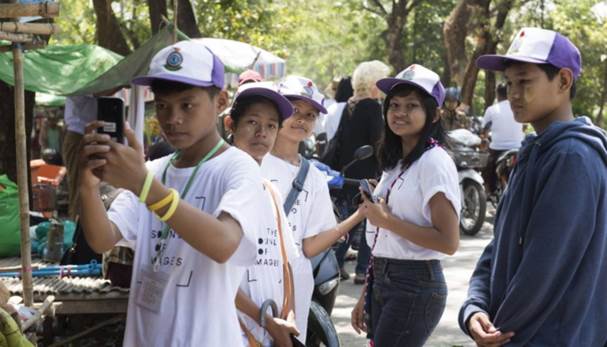 Niños sordos fotógrafos