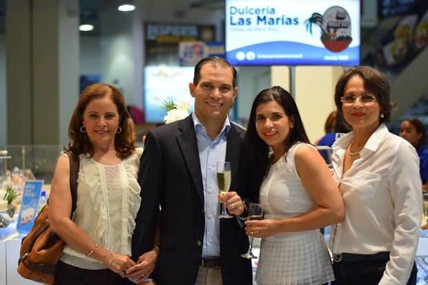 Francis Merino, José Ant. Leyba, Catherine Leyba y Josefina Hernández 