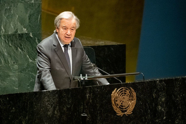 El Secretario General de la ONU, António Guterres, se dirige a la Asamblea General durante una sesión especial de emergencia sobre Ucrania.