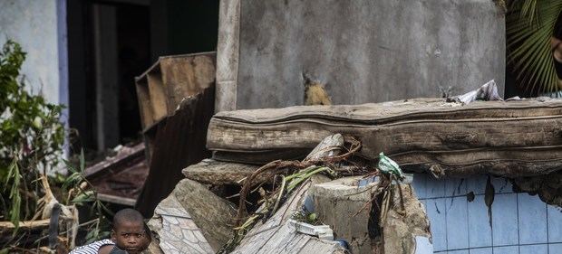 Niños en el barrio Muelle, en Puerto Cabezas, Nicaragua, tras el paso del huracán Eta.