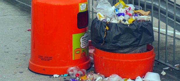 Cada año se tiran a la basura más de 900 toneladas de alimentos.