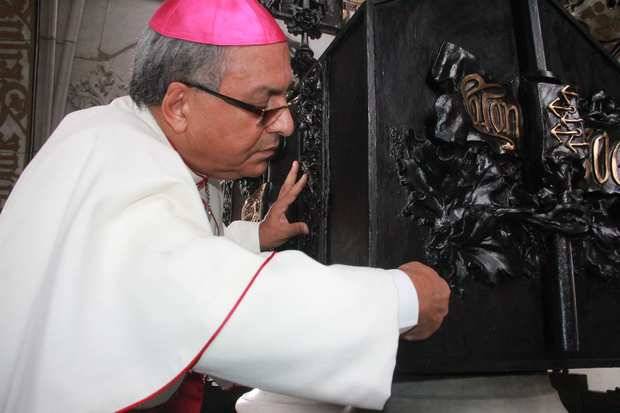 Ofrendas florales en el 525 aniversario del descubrimiento de América.