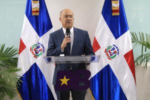 Domínguez Brito promete prioridad para la juventud y la educación en RD