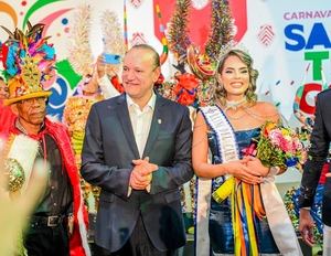 Stefany Guzmán es reina del Carnaval de Santiago 2026