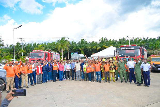 Gobernadora de Monte Plata Rafaela Javier junto a la Dra. Catalina Fabian