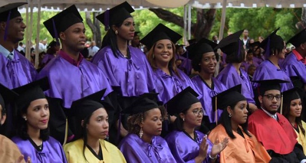 Acto de graduación de nuevos profesionales