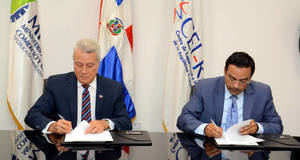 Industria y Comercio firma acuerdo con el CEI-RD para crear Centro Mipymes de Exportación 