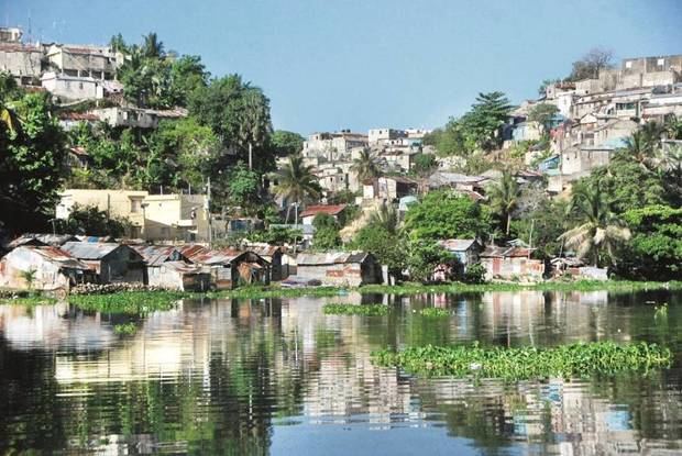 Abinader se compromete a limpiar las cañadas en la zona del río Ozama.