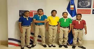 Nuevos uniformes escolares.