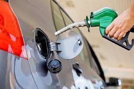 Siguen bajando los precios de los combustibles