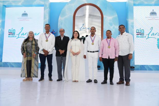 Ministro Joel Santos anuncia mineros de larimar ya cuentan con seguro de vida colectivo