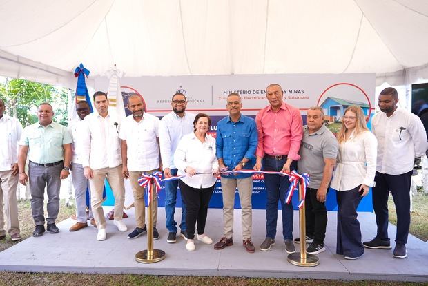 Gobierno entrega proyectos de electrificación rural con inversión superior a RD$37 millones