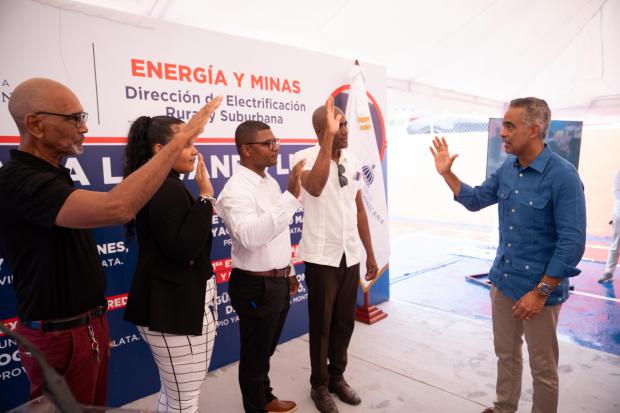 Gobierno entrega proyectos de electrificación rural con inversión superior a RD$37 millones