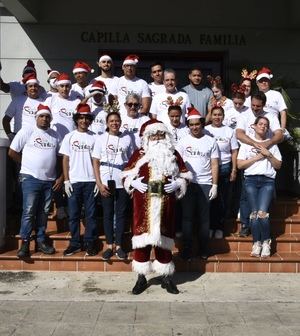 El Doctor Santa y sus duendes traen alegría al Hospital Infantil Robert Reid Cabral