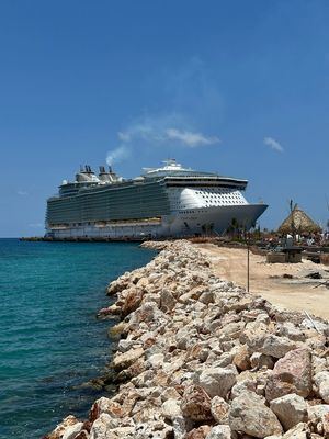 Pedernales recibe uno de los cruceros más grandes del mundo con más de 8,600 personas a bordo