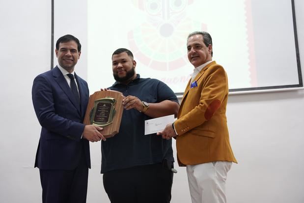 Ministerio de Cultura entrega Premios Anuales de Carnaval.