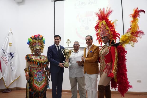 Ministerio de Cultura entrega Premios Anuales de Carnaval.