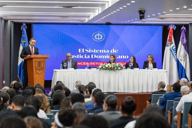 Luis Henry Molina.