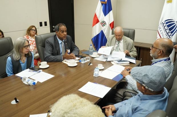 MINERD comparte con ADP plan de implementación de la Evaluación de Desempeño Docente.