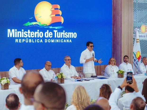 El presidente Luis Abinader inauguró el malecón de Haina, San Cristóbal, con una inversión de 108 millones de pesos.