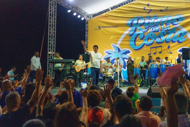 Bañada de merengue David Collado inaugura plataforma Ritmo de la Costa en malecón SDE