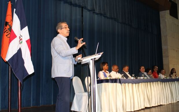 Conferencia El rol de la inteligencia artificial en las universidades.