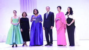 Mirex entrega Premio al Emigrante Dominicano Sr. Oscar de la Renta al líder comunitario Augusto Taveras