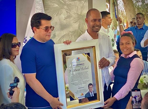 Collado entrega modernizado muelle en Caleta, La Romana.