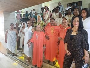 Adultos mayores deslumbran en desfile de joyas en Santo Domingo