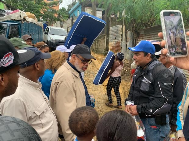 Desarrollo de la Comunidad lleva ayuda a zonas afectadas por Melissa.