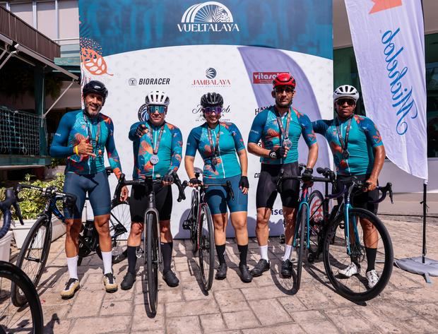 Más de 50 ciclistas en un recorrido de 115 kilómetros desde Santo Domingo hasta Baní en la provincia Peravia.