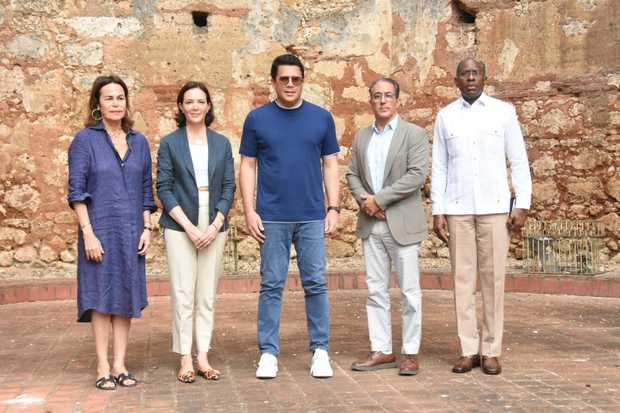 Ministro de Turismo reabre más calles en Ciudad Colonial y presenta obras de estabilización de monasterio de San Francisco.