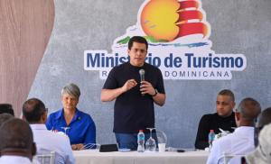 Ministro Collado interviene otra playa de San Pedro de Macorís para mejorar su oferta turística