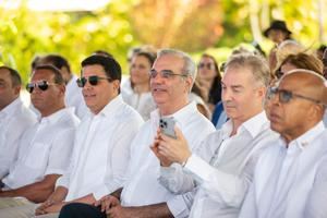 Alex Rodríguez felicita al presidente Abinader y al ministro Collado por su transparencia y eficiencia.