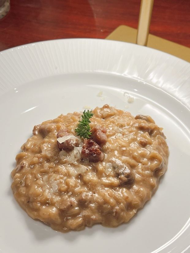 Rissoto de hongos porcini y salchicha italiana.