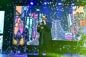 Manerra deslumbra en Escenario 360 con un concierto lleno de romance y ritmos tropicales