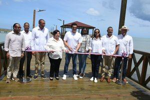 Ministro Collado entrega reconstruido muelle turístico de Miches