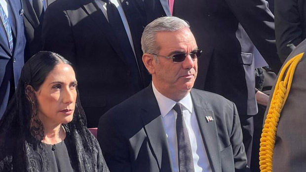 Presidente Abinader y la primera dama Raquel Arbaje.