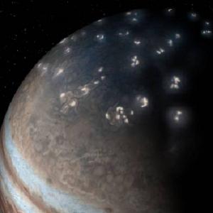 Juno resuelve el misterio de los relámpagos de Júpiter