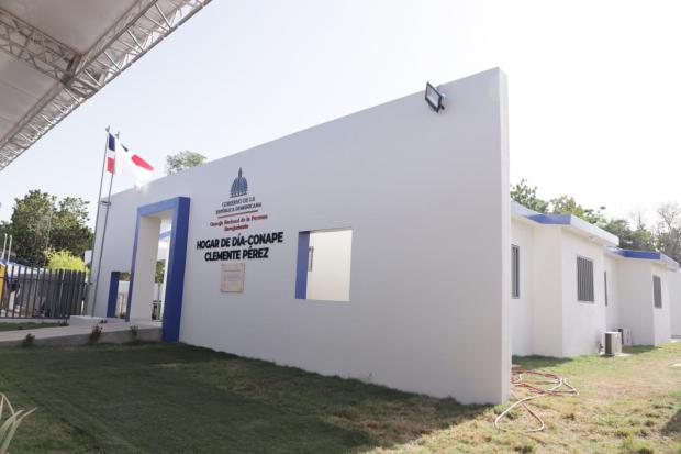 CONAPE inaugura hogar de día en Pedernales para dignificar el envejecimiento