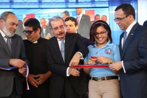 Medina inaugura liceo de 31 aulas en sector Amalia de Santo Domingo Este