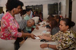 230 maestros jubilados reciben pago por concepto de invalidez, cesantía y seguro de vida